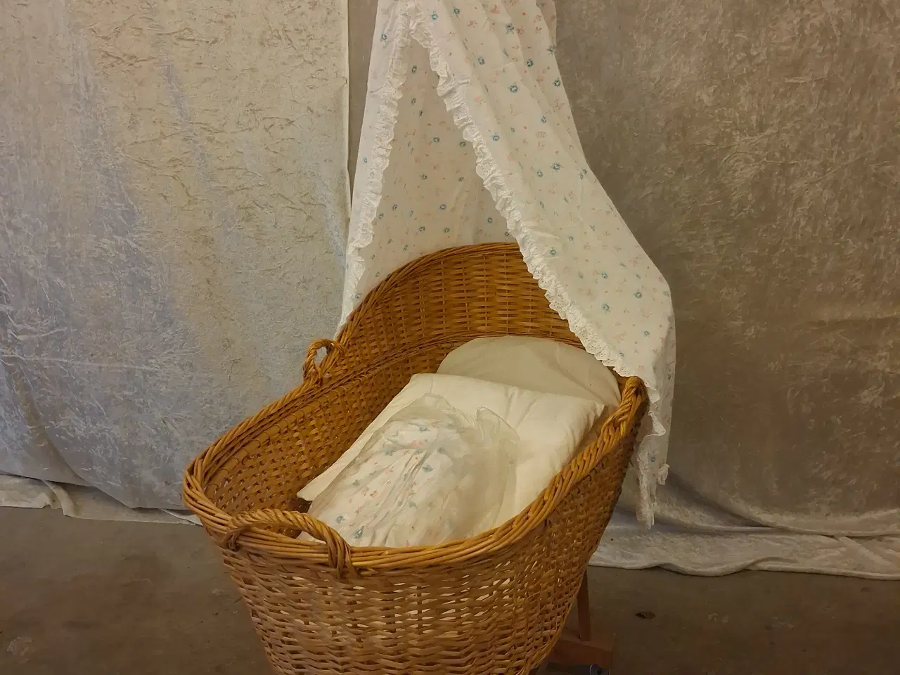 Billede 1 - VUGGE på hjul