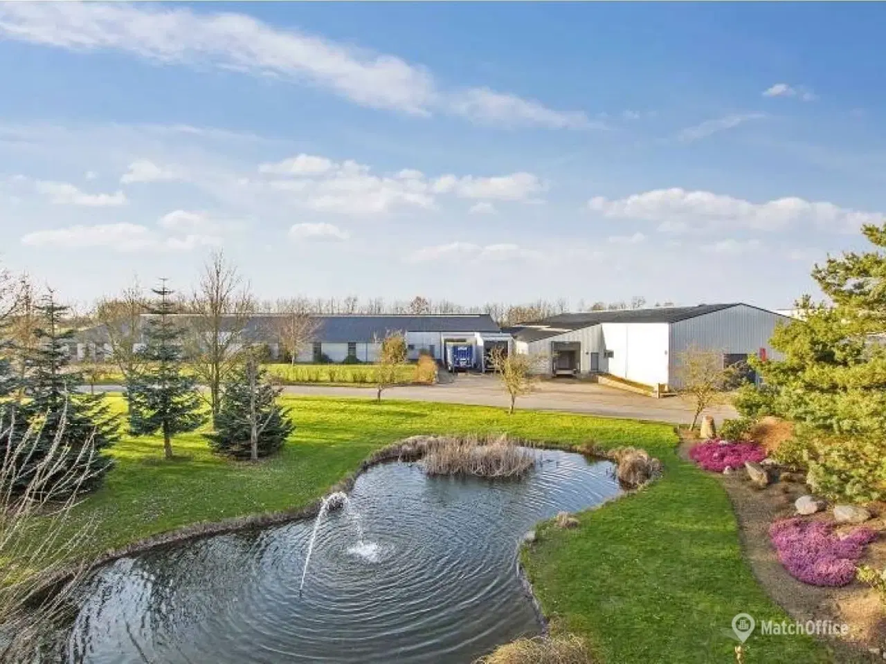 Billede 2 - Lagerbygning med porte og ramper udlejes