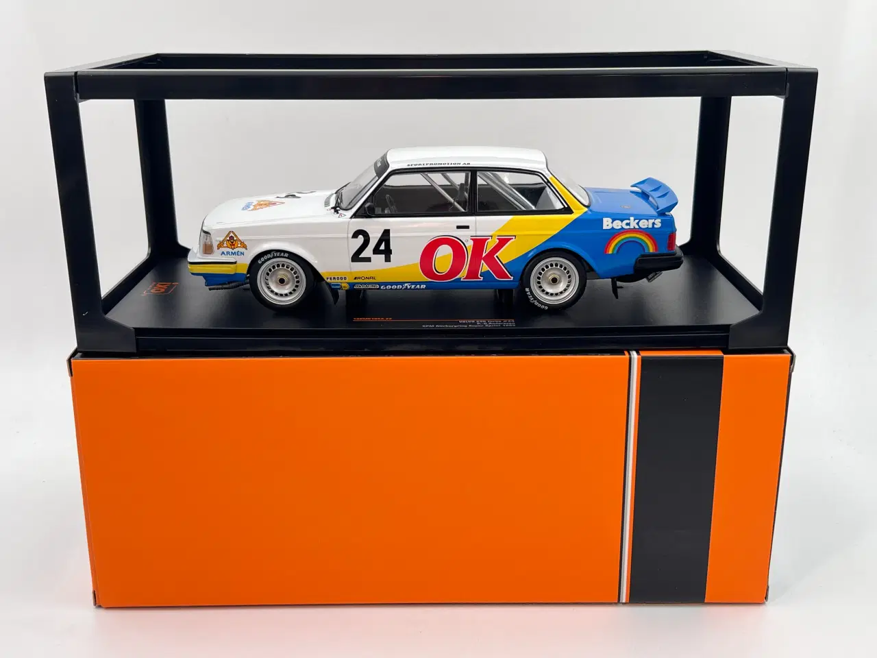 Billede 9 - 1985 Volvo 240 Turbo 1:18  Flot og detaljeret