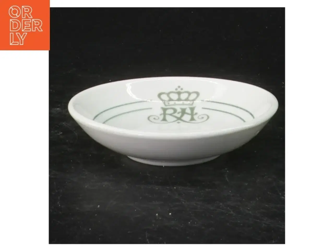Billede 2 - Hvid porcelæns tallerken med monogram RH fra Royal Copenhagen (str. Ø 9 cm)