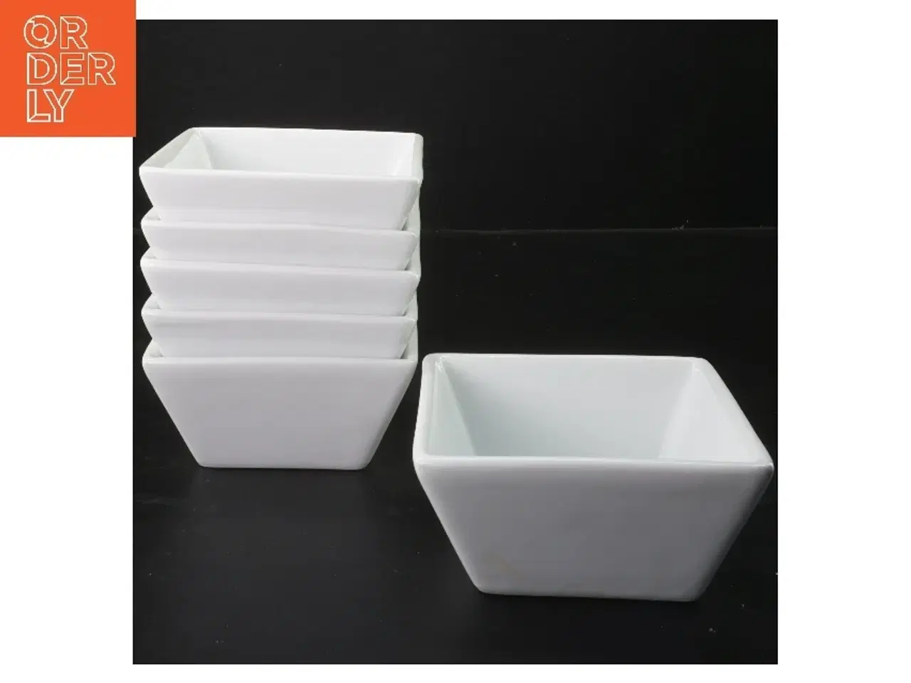 Billede 1 - Sæt af seks hvide firkantede skåle (str. 6 stk 11x11 cm)