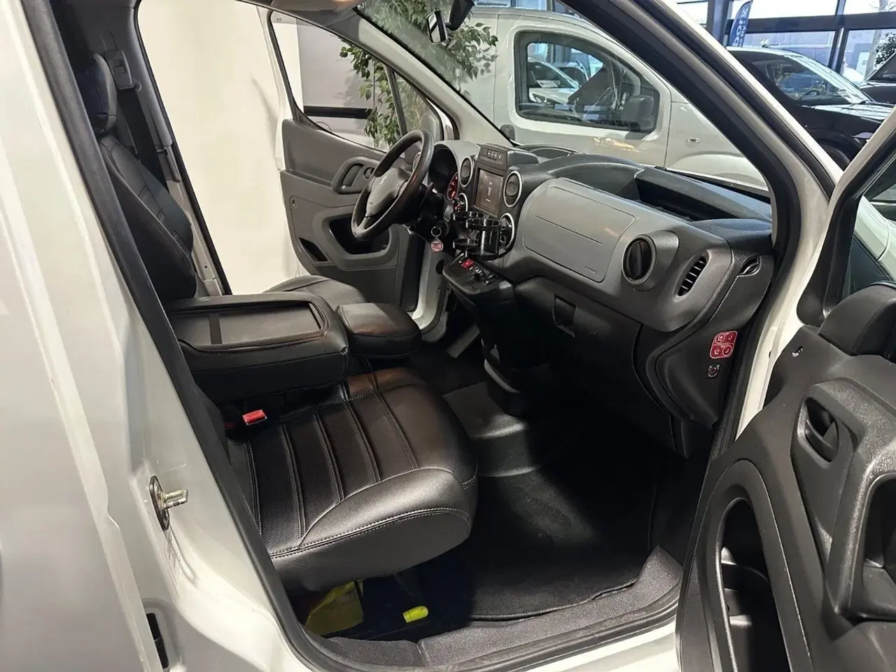 Billede 4 - Peugeot Partner 1,6 BlueHDi 100 L2 ESG Flex Van