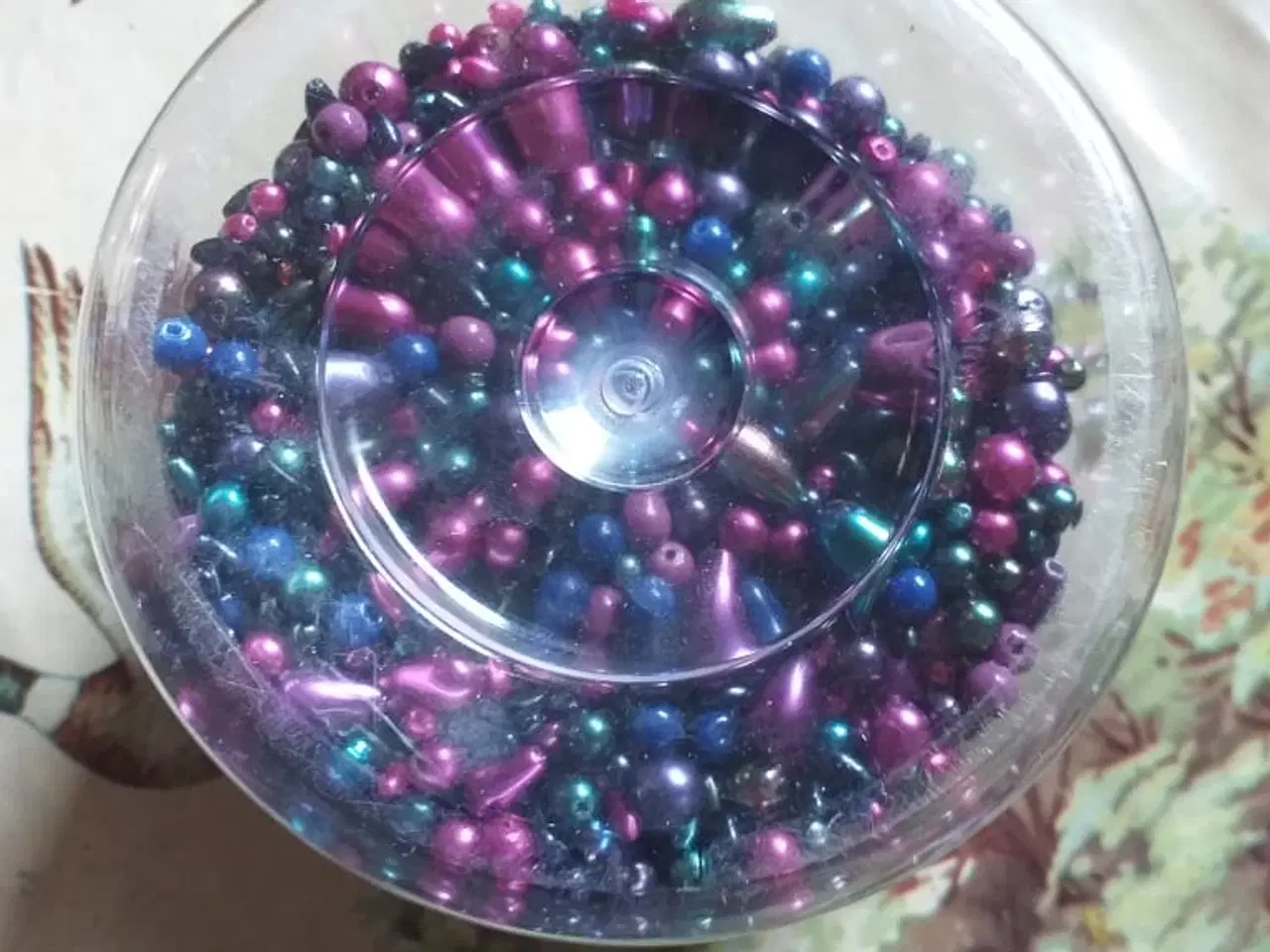 Billede 1 - Bøtter med blandet perler af forskellige slags 