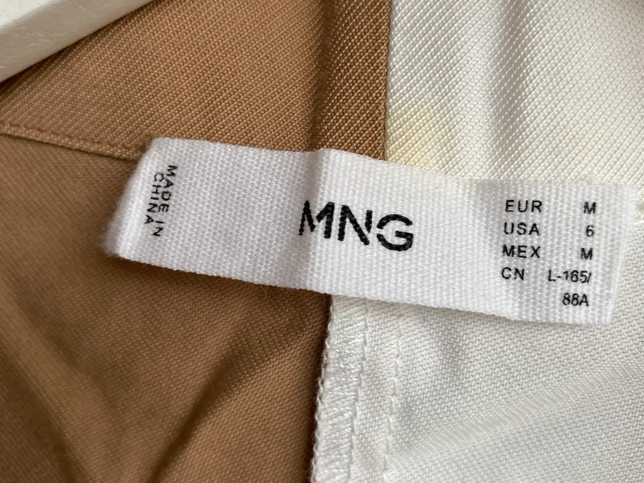 Billede 5 - MNG to-farvet bluse i M