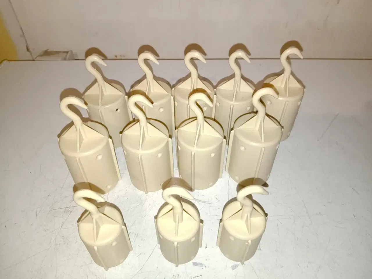 Billede 3 - 9 store vægte og 3 små til strikkemaskine