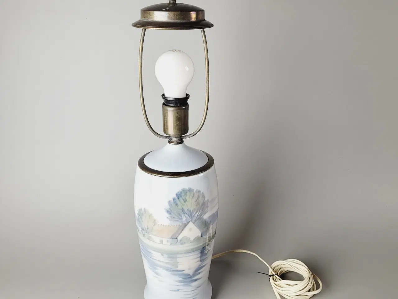 Billede 2 - ⭐️· Bing & Grøndahl porcelænslampe (model 8566)