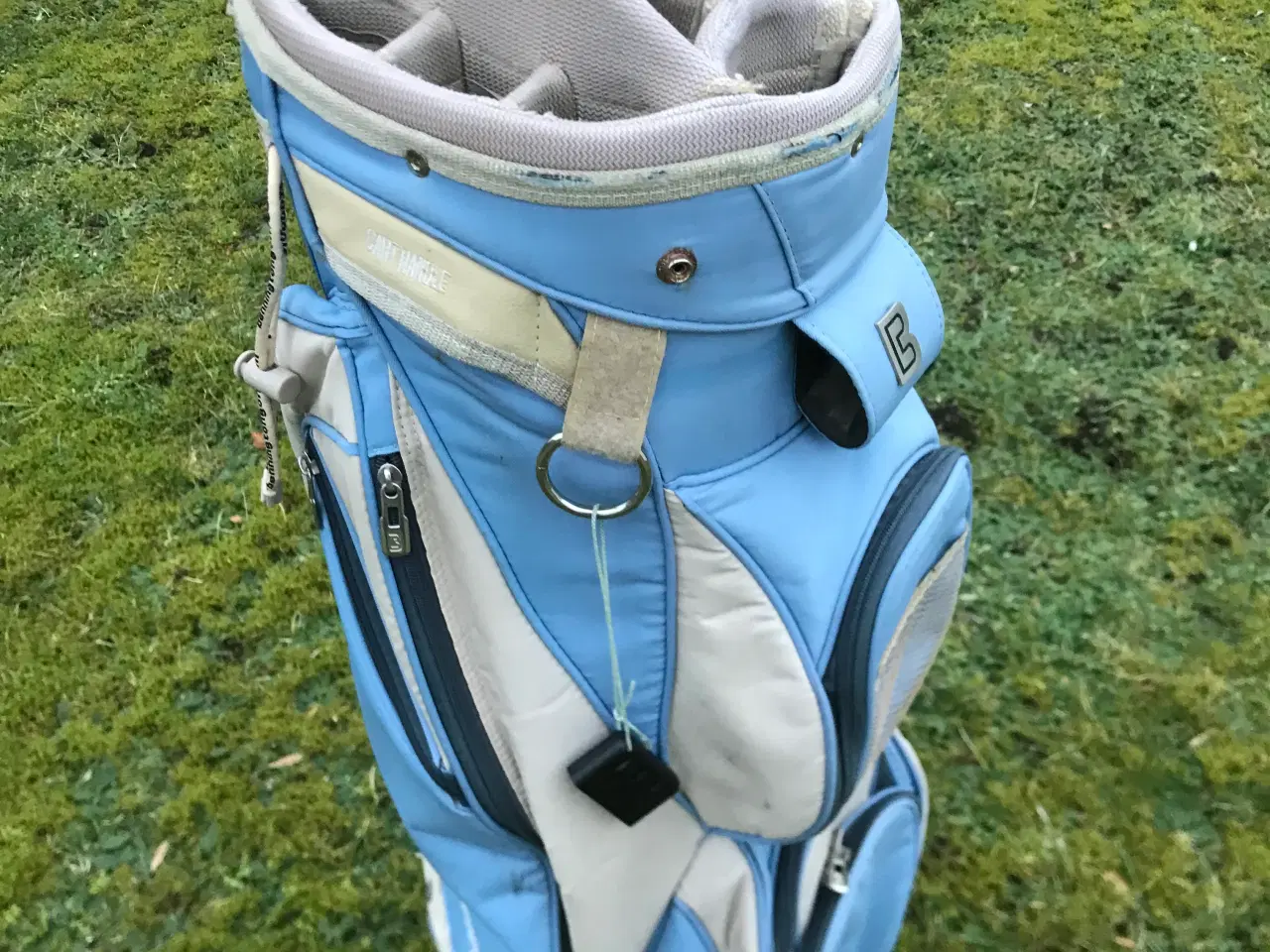 Billede 2 - Golfbag i flotte blå farver. Næsten som ny 