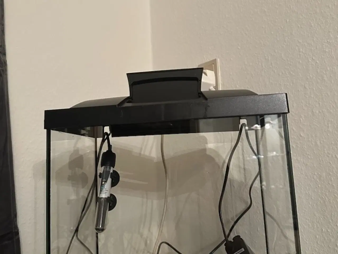 Billede 1 - 25 l. Akvarium og alt tilbehør