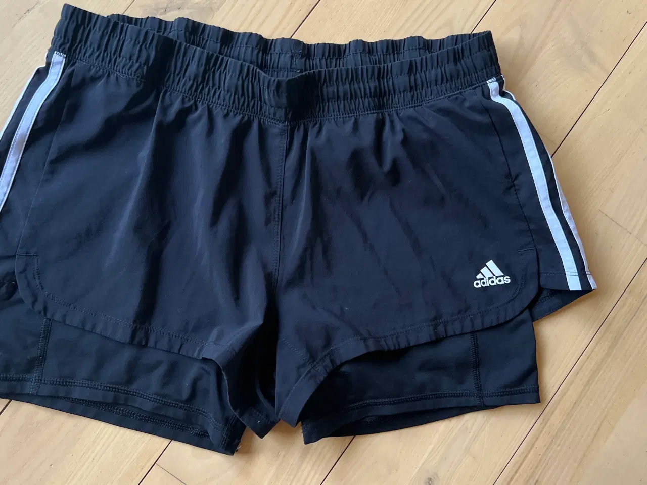 Billede 1 - ADIDAS PIGE SHORTS – STR. M