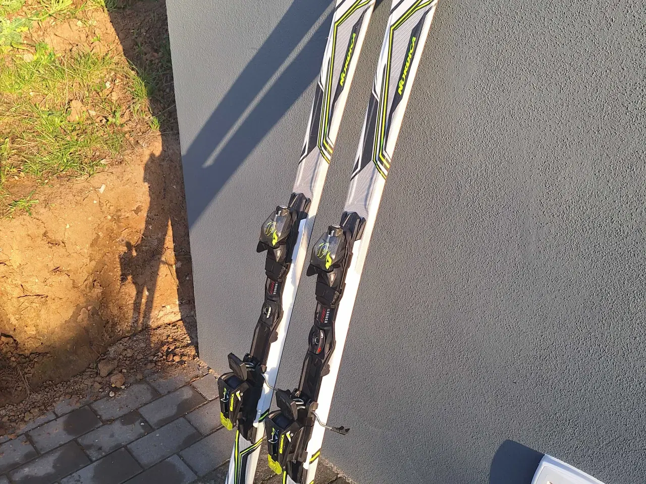 Billede 2 - Carvingski brugt få gange sælges. 