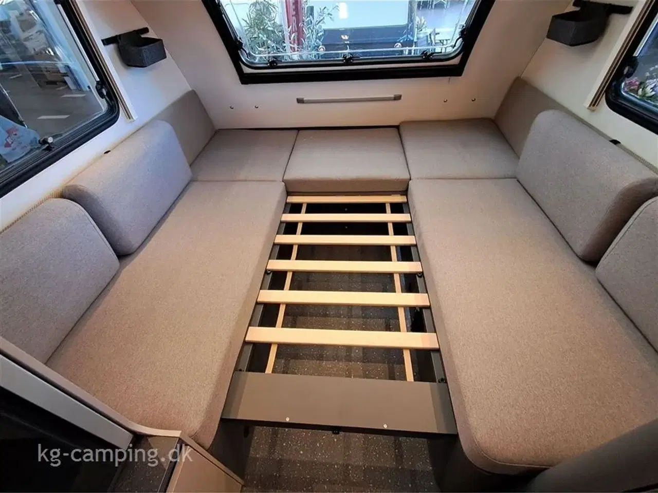 Billede 9 - 2026 - Adria Action 391 LH Sport   2026 Nyhed - Action 391 LH SPORTS med TRUMA Combi 4 E og lyst hyndestof