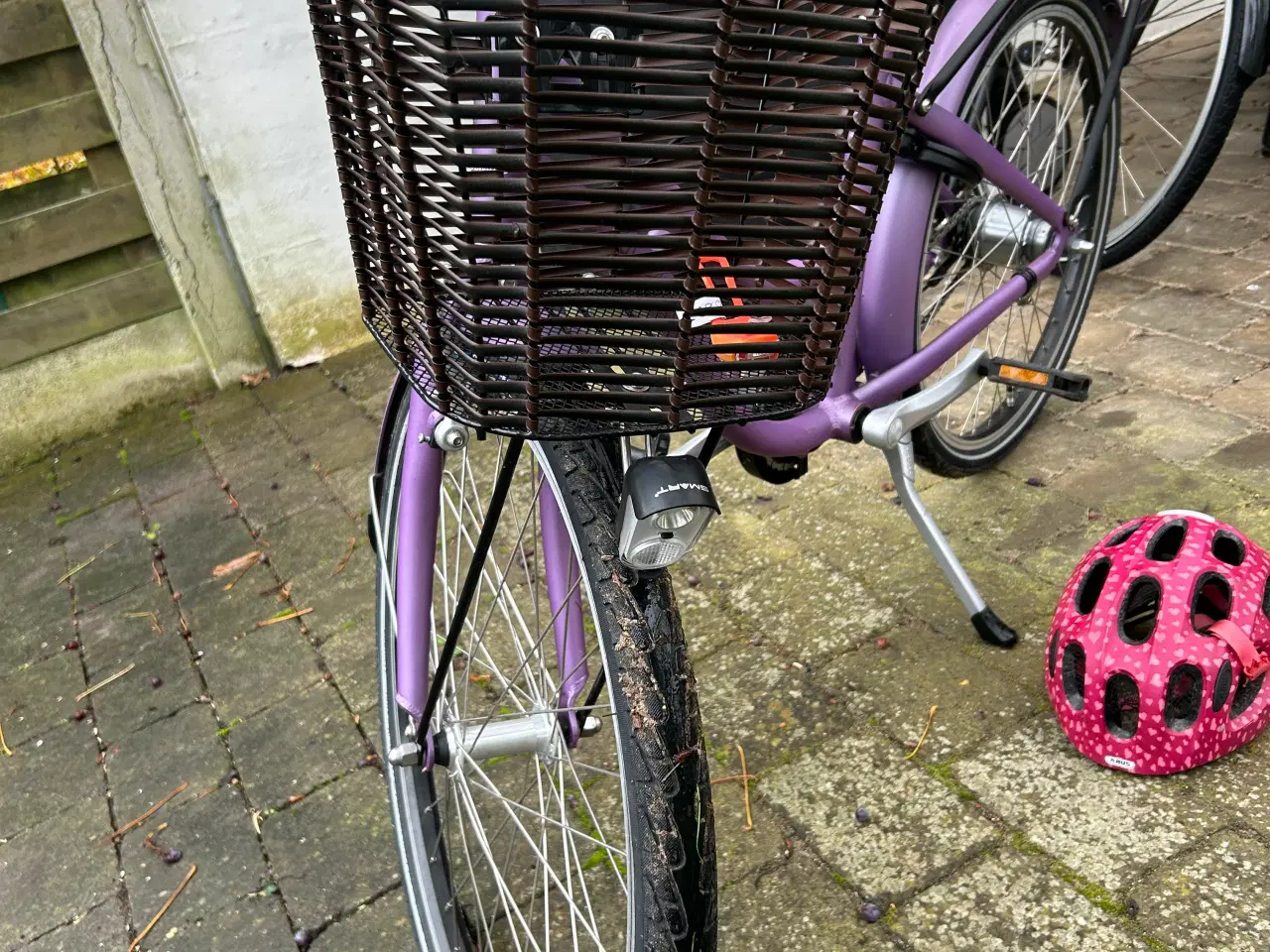 Billede 2 - Næsten ubrugt Kildemoes pigecykel 24" – lilla