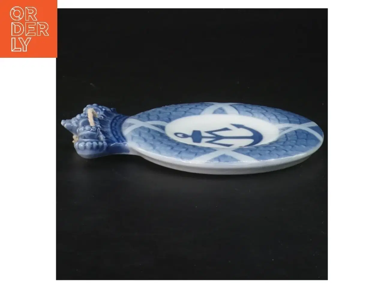 Billede 2 - Blå porcelænsvægdekoration med anker fra Royal Copenhagen (str. Ø 11 cm)