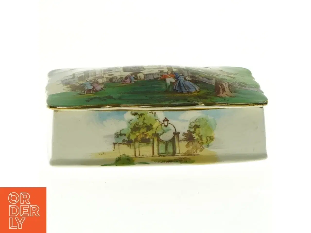 Billede 1 - Porcelænsæske med låg og landskabsmotiv fra Royal Winton (str. 13,5 x 9,5 x 4,5 cm)