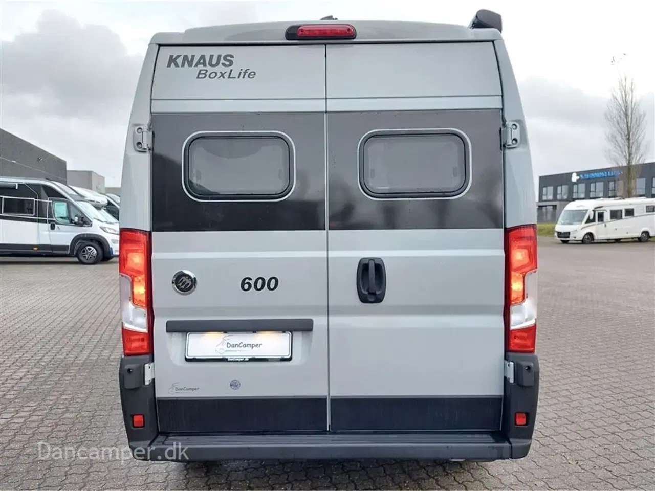 Billede 2 - 2024 - Knaus Boxlife 600 ME Platinum Selection 140 Hk 8 trins aut.gear, adoptiv fartpilot, under 6 meter, man ligger på langs i den store hæve/sænkbar seng