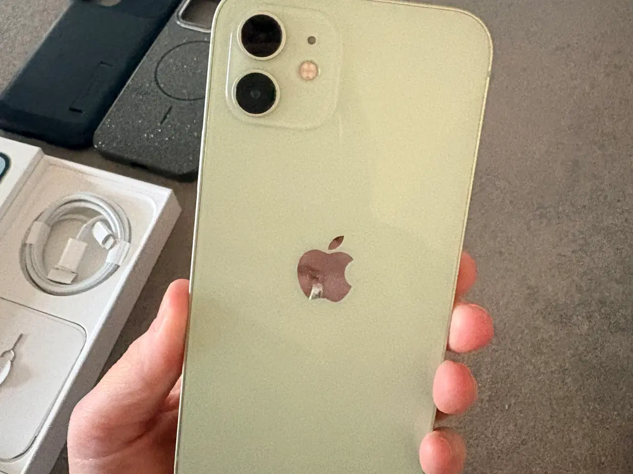 Billede 7 - iPhone 12 grøn, 64 gb og med tilbehør