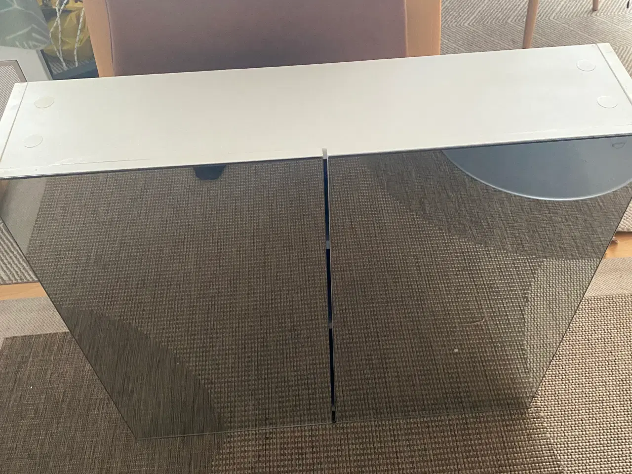 Billede 2 - Toilet skab med  spejl låget