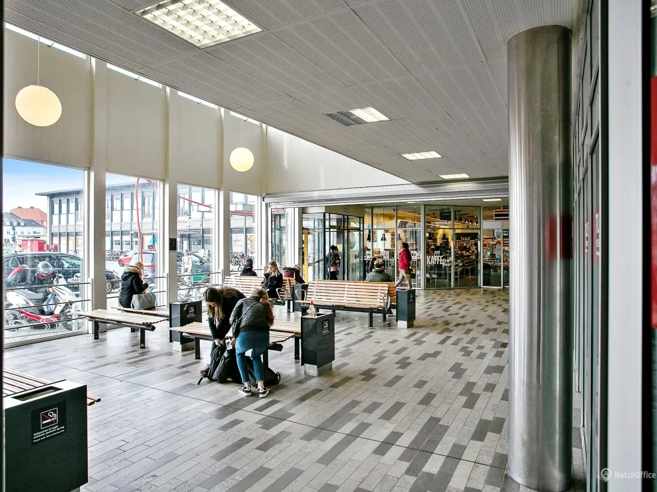 Billede 1 - Gode muligheder på Nykøbing Falster station