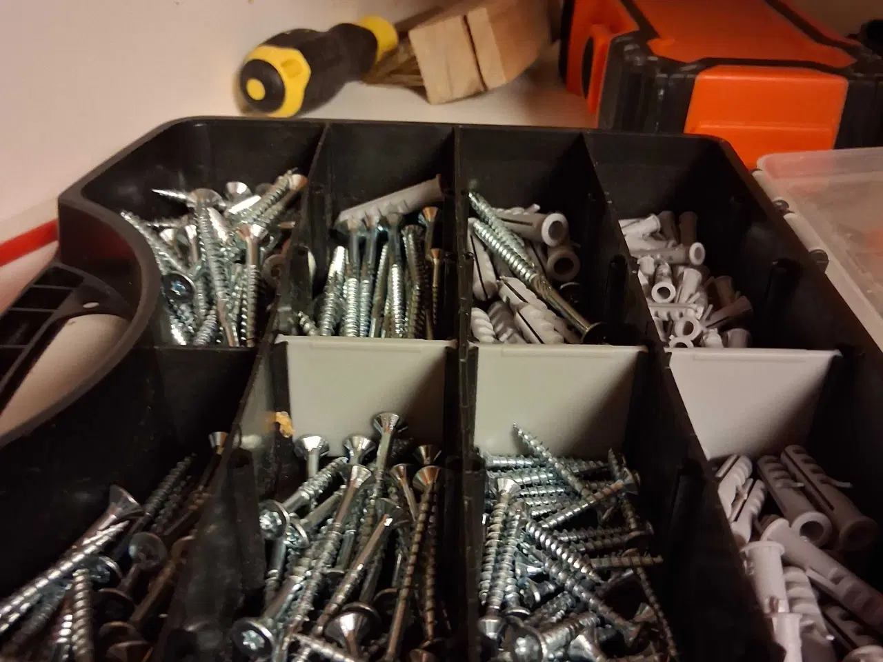 Billede 2 - Skruer og rawplugs