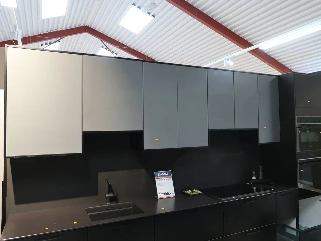 Billede 2 - Køkken NORDANRO uden hårdehvidevarer med stenbordplade DEKTON