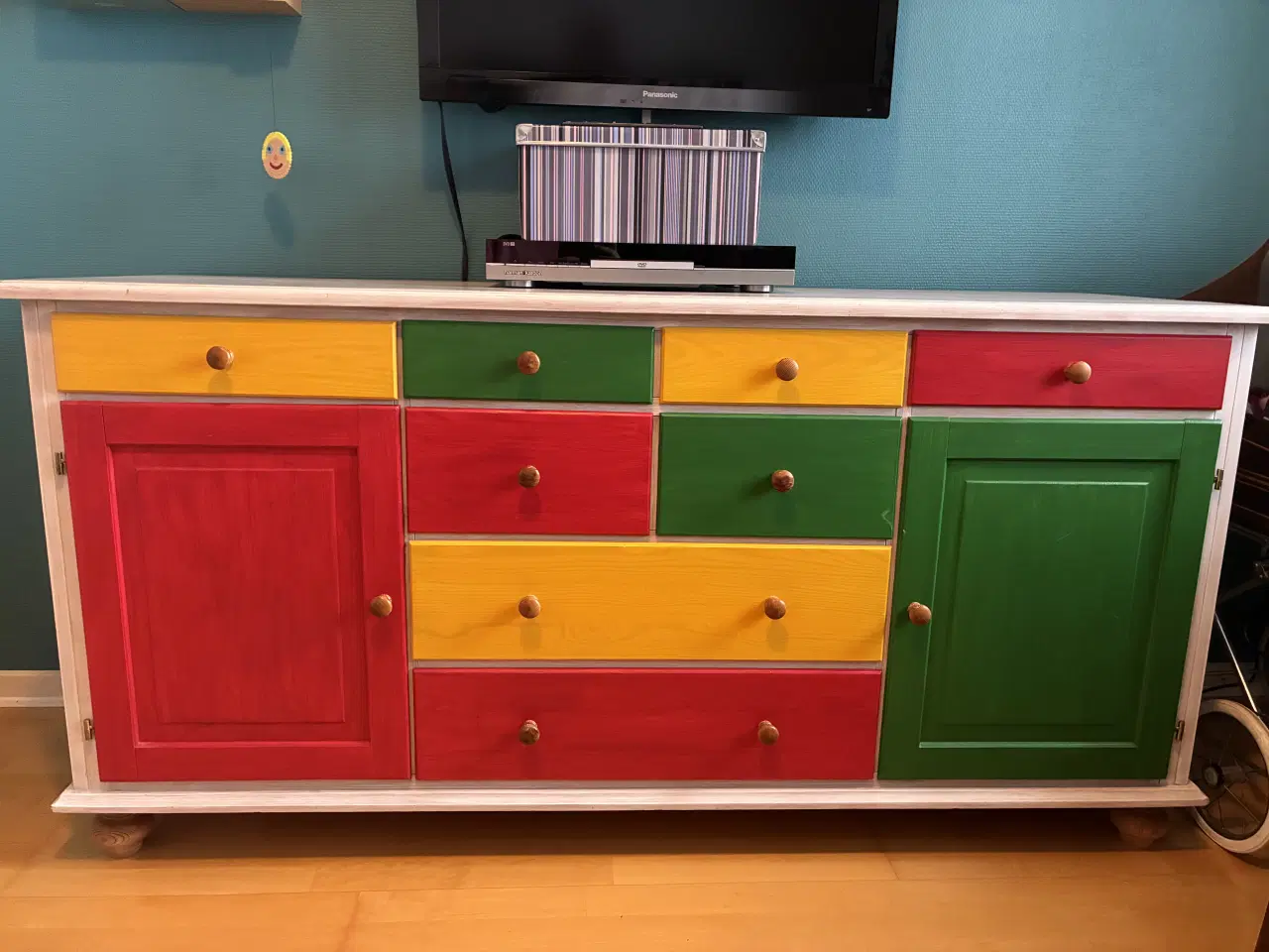 Billede 1 - Skænk i fyrretræ 