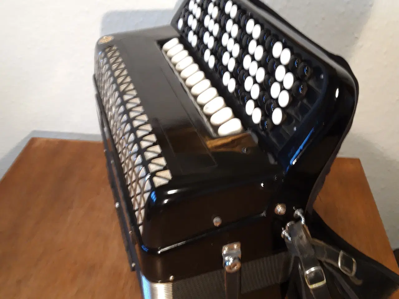 Billede 2 - Sælges :Hohner 4 K knapharmonika.