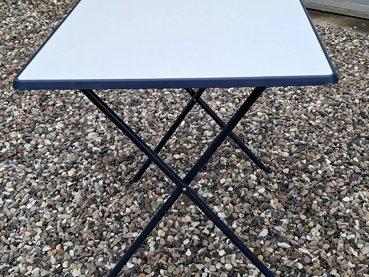 Billede 2 - Lille og let Campingbord