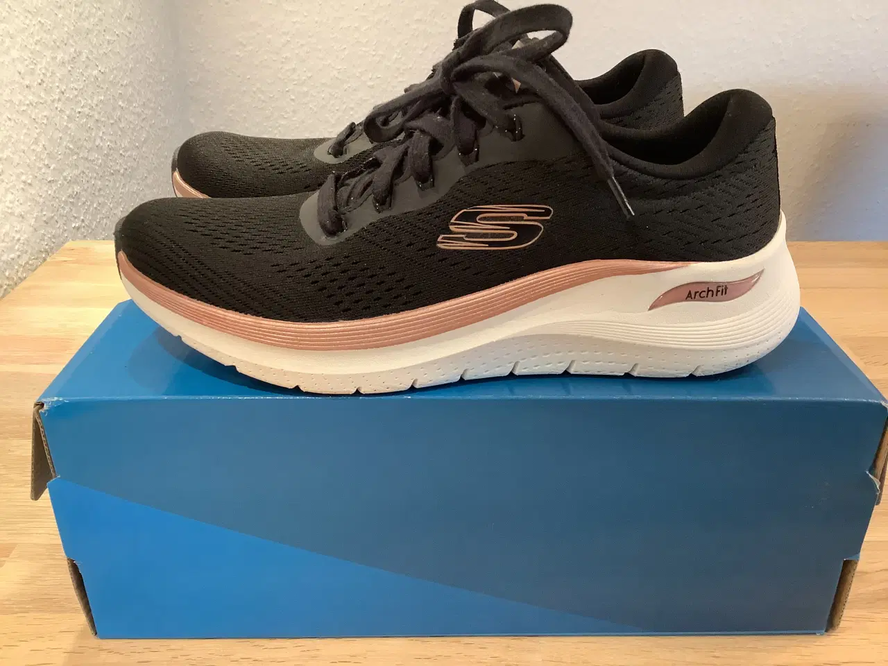 Billede 1 - Skechers Arch Fit 2.0 Glow W - Black Rose Gold 