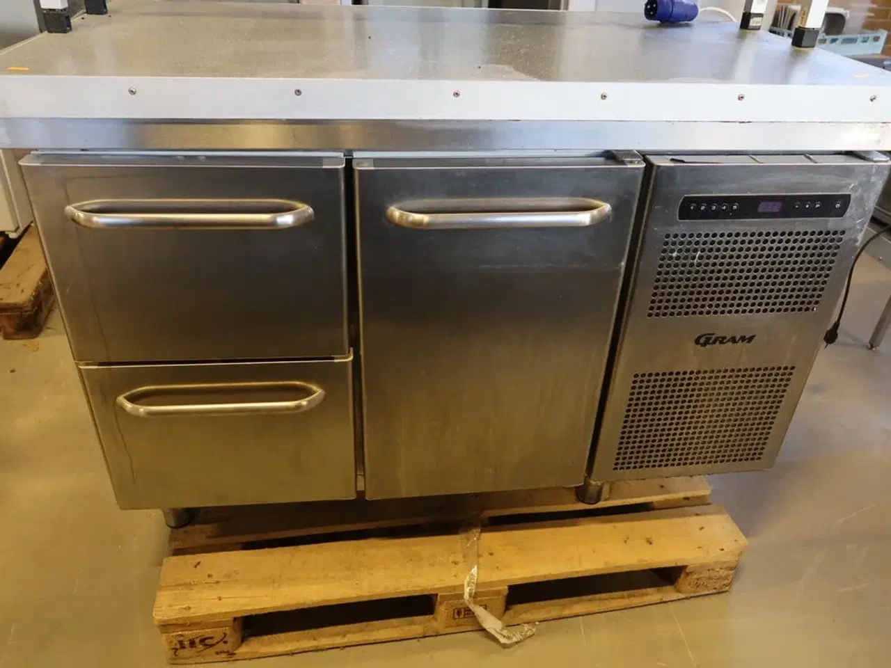 Billede 2 - Kølebord GRAM K 1407 CSG A 2D/DR L med opsats