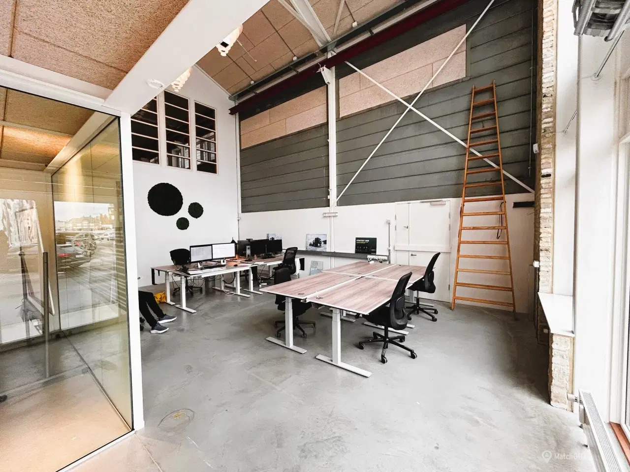 Billede 1 - 8 kontorpladser (105 m2) med eget mødelokale