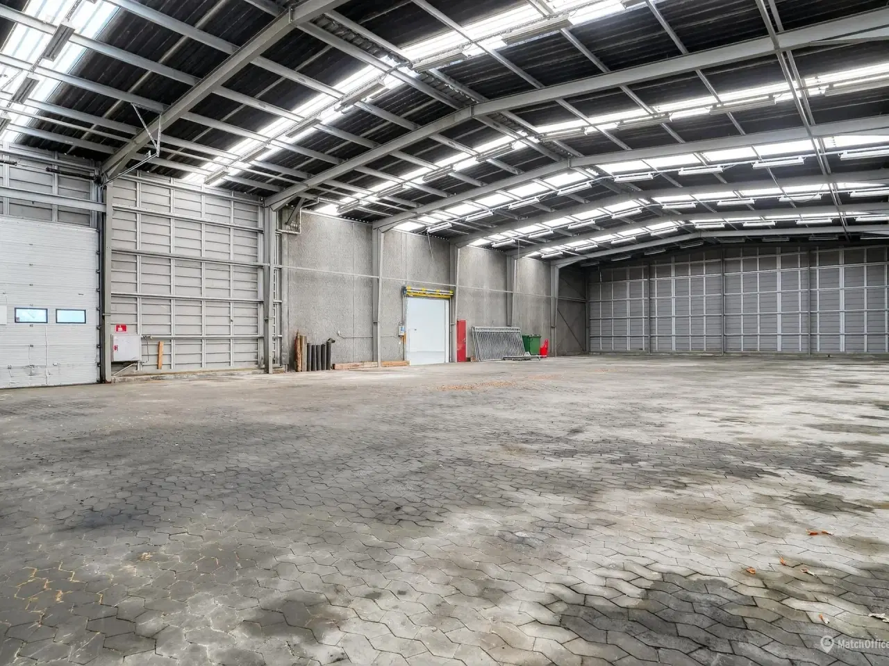 Billede 11 - Stort lagerlejemålet med egne kontorlokaler et stort befæstet areal og store porte