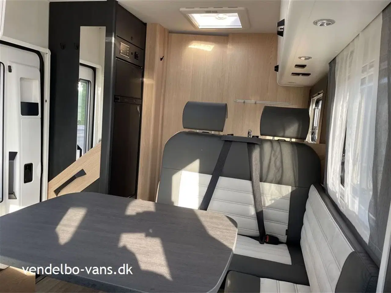 Billede 14 - 2024 - SunLight I 69 L Adventure Edition   Integreret Adventure Edition med fritstående Queens Bed over garagen