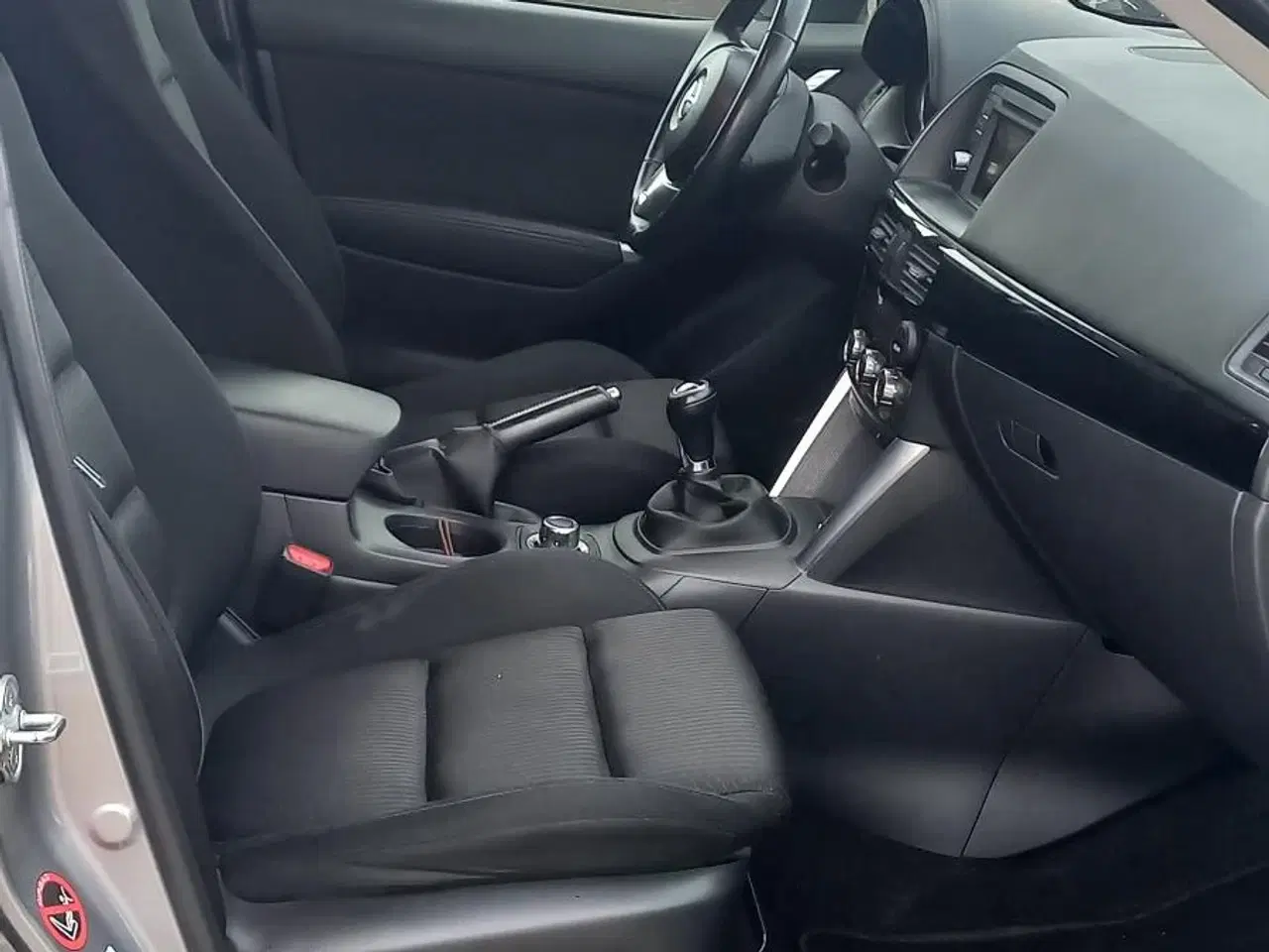 Billede 5 - Mazda CX-5 varebil – momsfri, nye dæk & træk