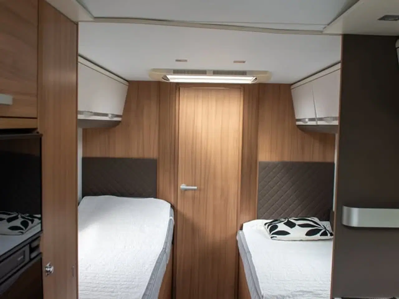 Billede 11 - Yderst velholdt Adria Coral Plus 670 SLT 