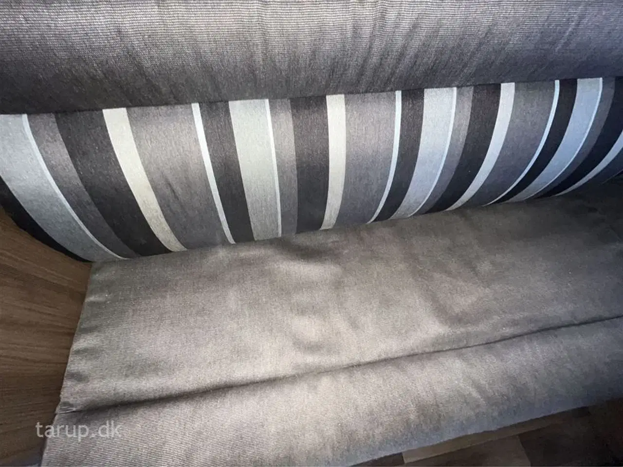 Billede 9 - 2015 - Dethleffs Beduin VIP 650 RFT   Thule tagmonteret el-markise, Truma aircon., mover, ALDE centralvarme, vandbåren gulvvarme, rundsiddegruppe, fransk dobbeltseng