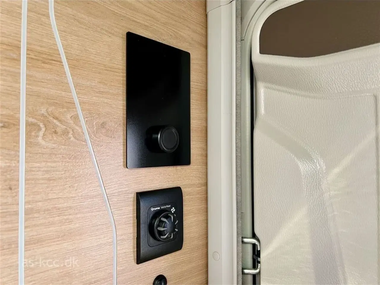 Billede 17 - 2024 - Knaus Südwind 460 EU 60 Års Jubilæumsmodel   Knaus Südwind 460 EU 60 Års Jubilæumsmodel | Enkelte senge