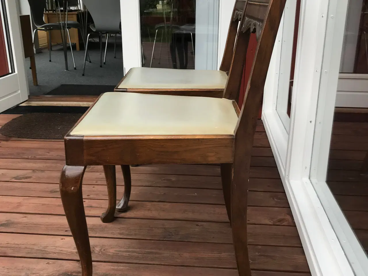 Billede 6 - Antik bord Med to stole -+ to uden sæde