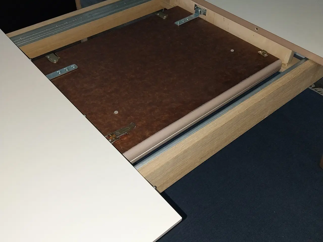 Billede 2 - CASØ 121 spisebord med hvid laminat top