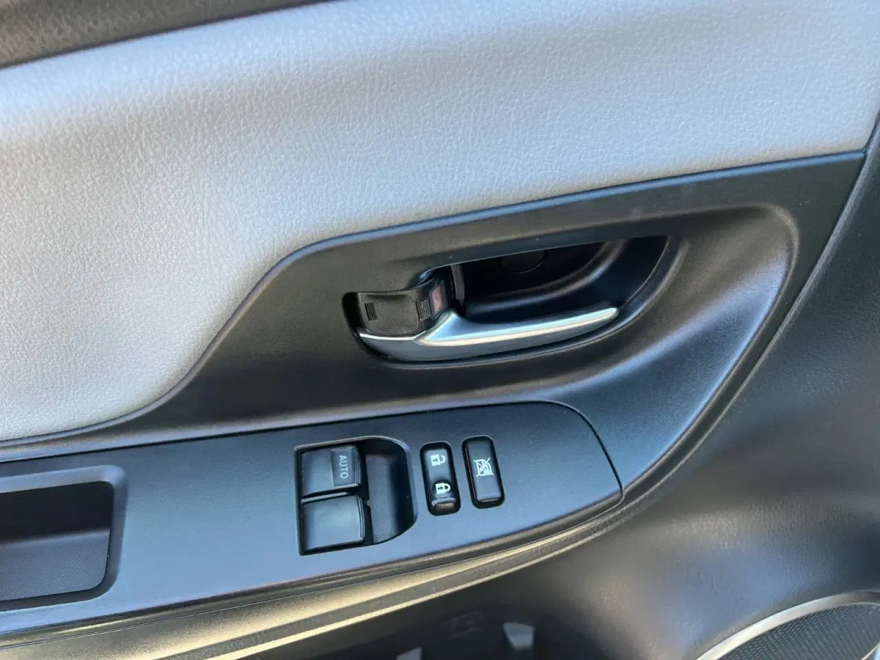 Billede 8 - Toyota Yaris 1,0 VVT-i T2 Komfort