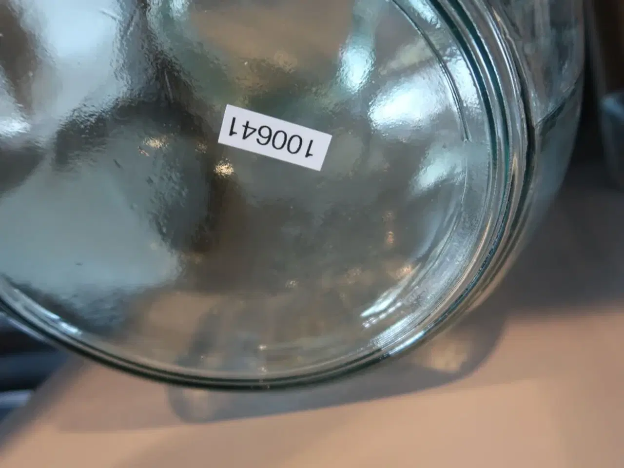 Billede 6 - Dispensere med taphane, tallerkener og fade