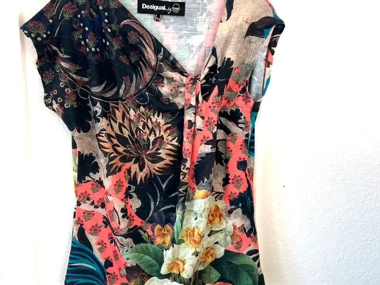 Billede 1 - Desigual spraglet bluse. Str XL. 