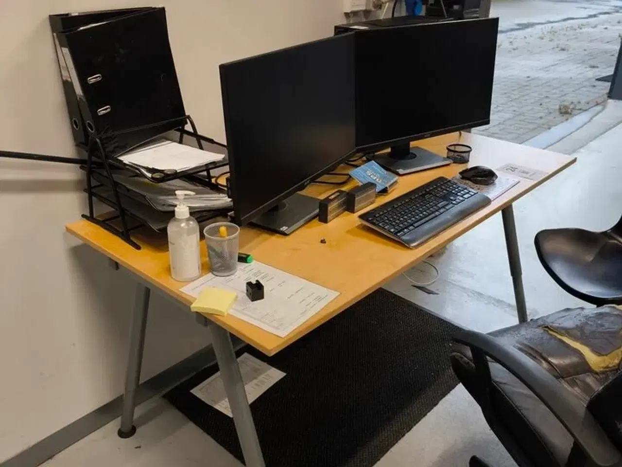 Billede 4 - Skrivebord inkl. indhold