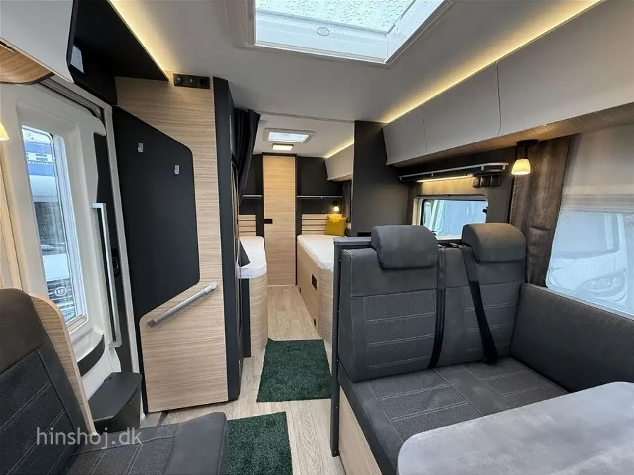 Billede 17 - 2026 - Hobby Maxia T 740 WE Aut.   Lækker Autocamper med lave enkelsenge og stort toiletrum med særskilt brusekabine fra Hinshøj Caravan.