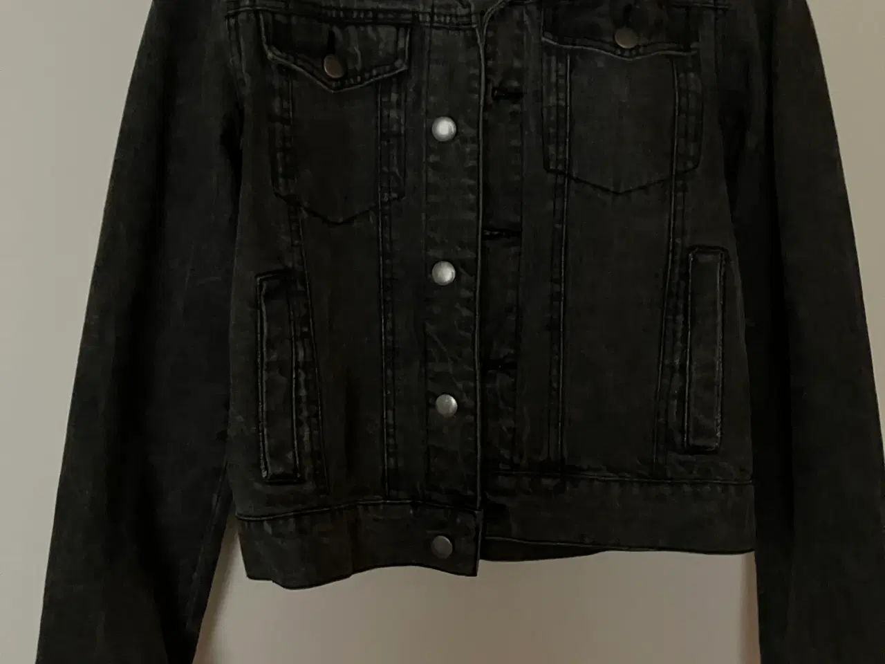 Billede 1 - Cowboy jakke fra Monki i sort Demin str M