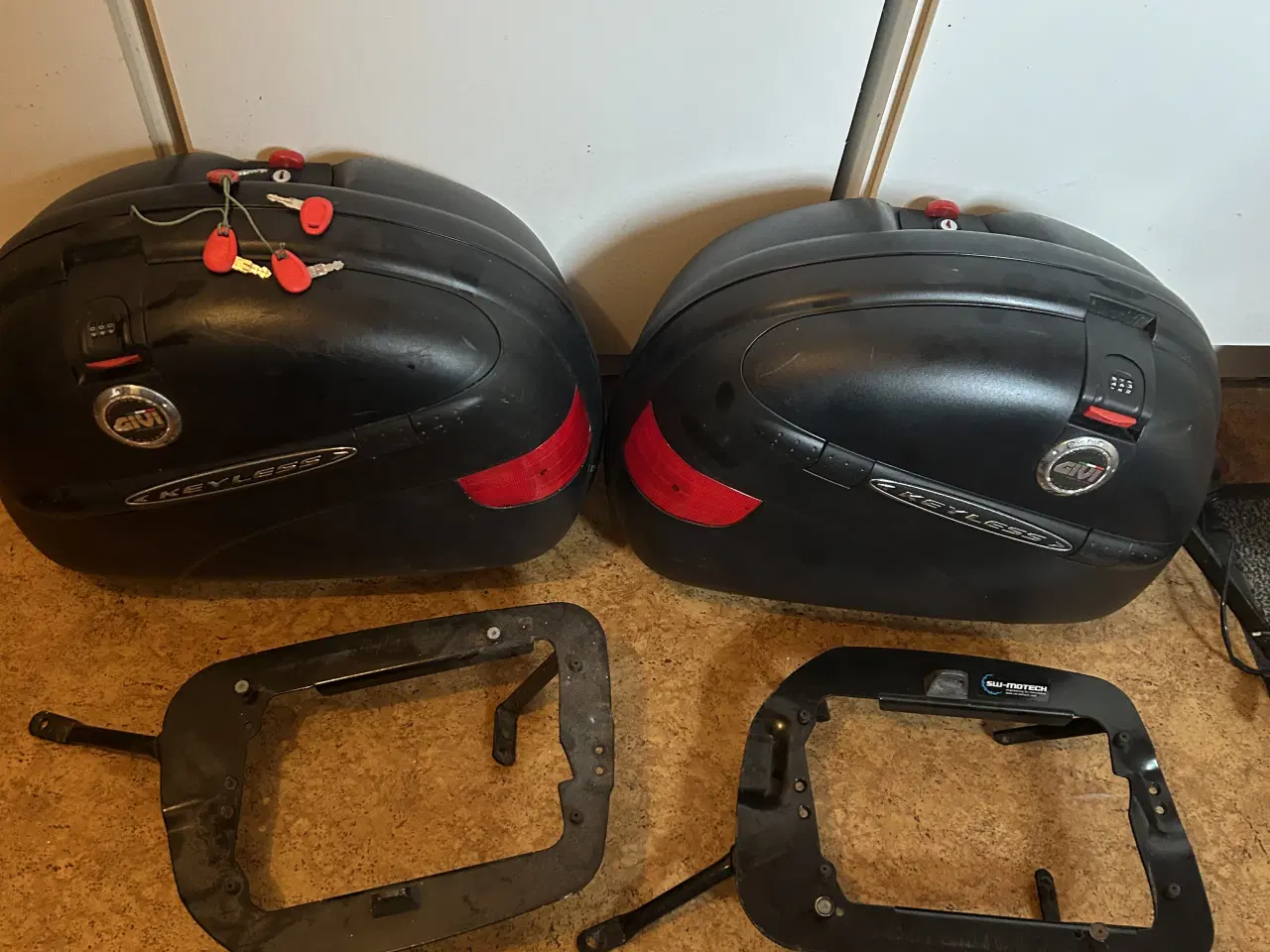 Billede 1 - Givi sidetasker. 