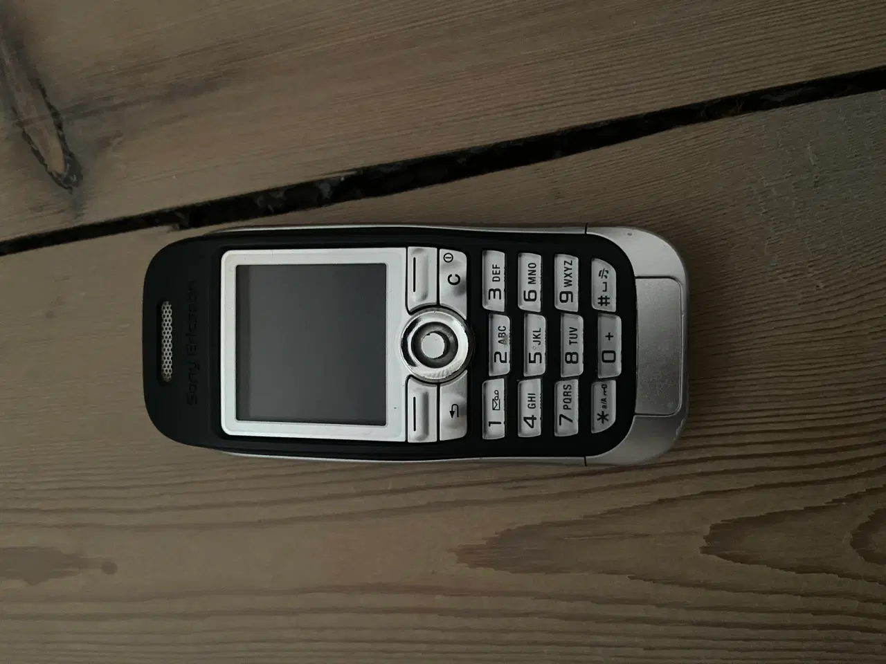 Billede 1 - Nostalgisk Sony Ericsson-mobil