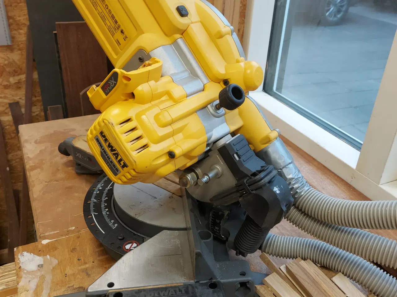 Billede 4 - Dewalt kap-gerings sav DCS777 54v flexvolt