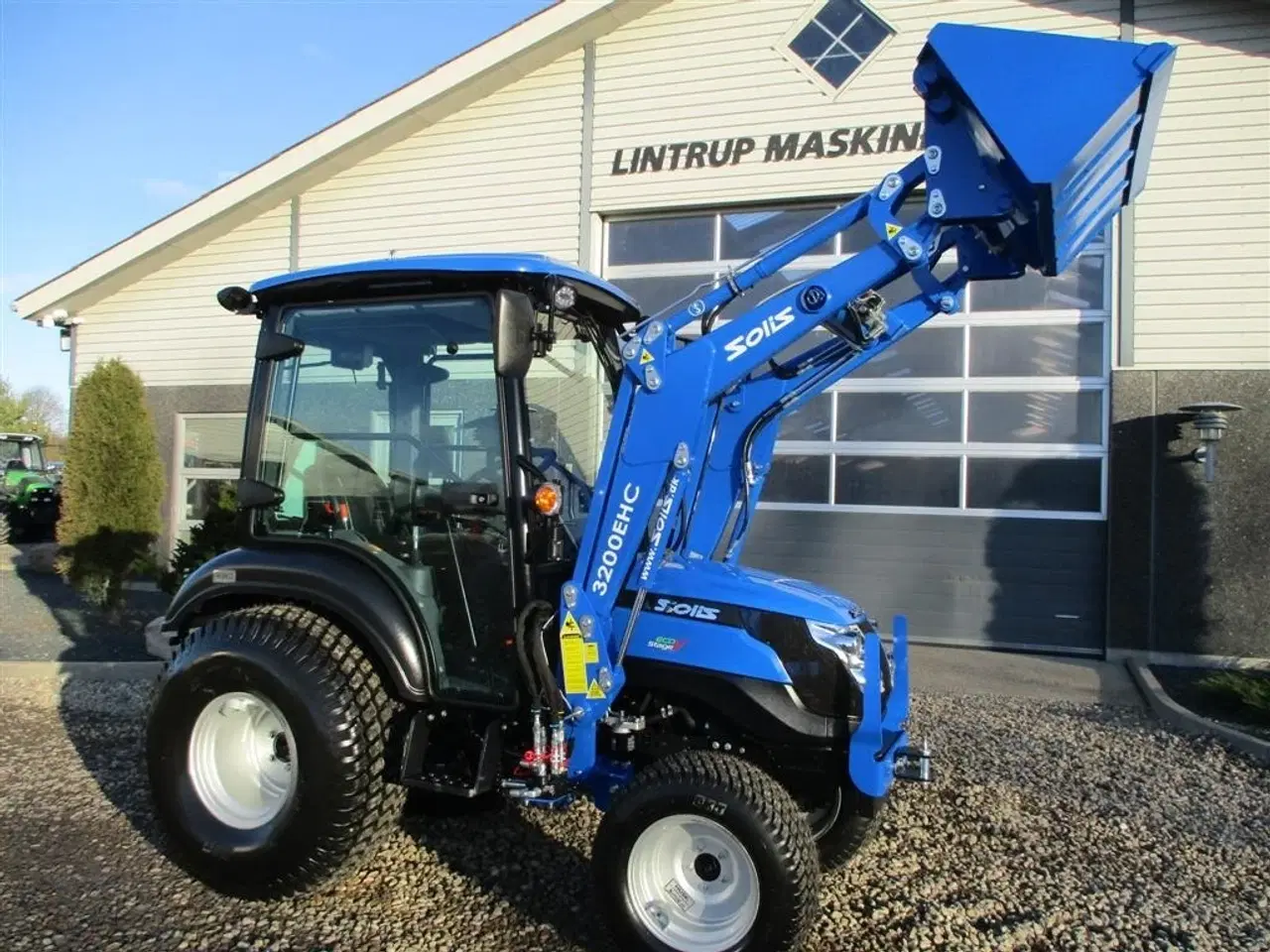 Billede 15 - Solis 26 HST Med kabine, Turf hjul og frontlæsser.