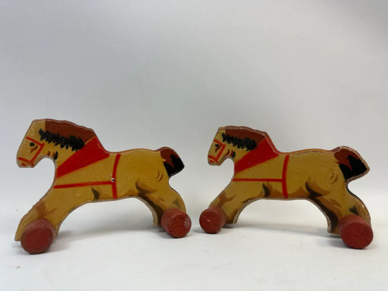 Billede 2 - 2 stk. vintage heste på hjul i træ