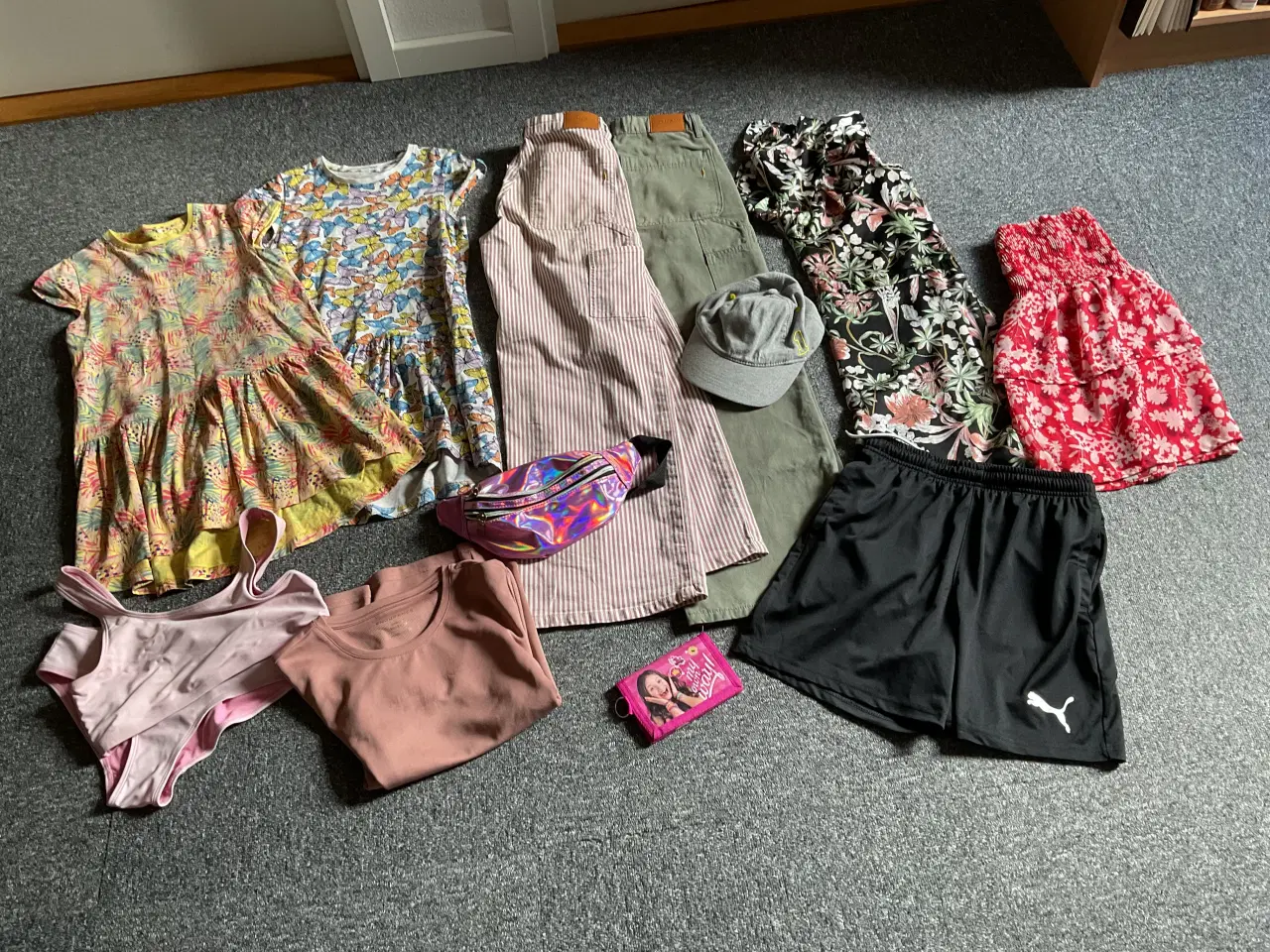 Billede 1 - Pigetøj str 152. 